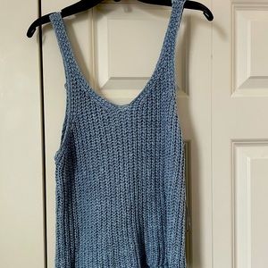 Blue yarn top
